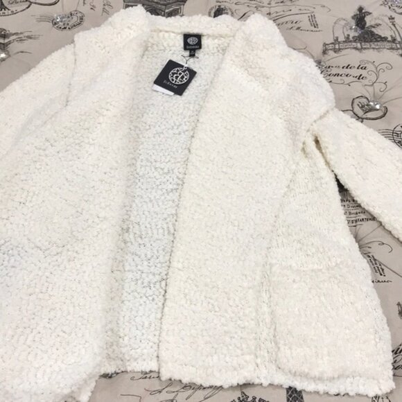 Bobeau Boucle Popcorn Draped Button Cardigan - Picture 6 of 9